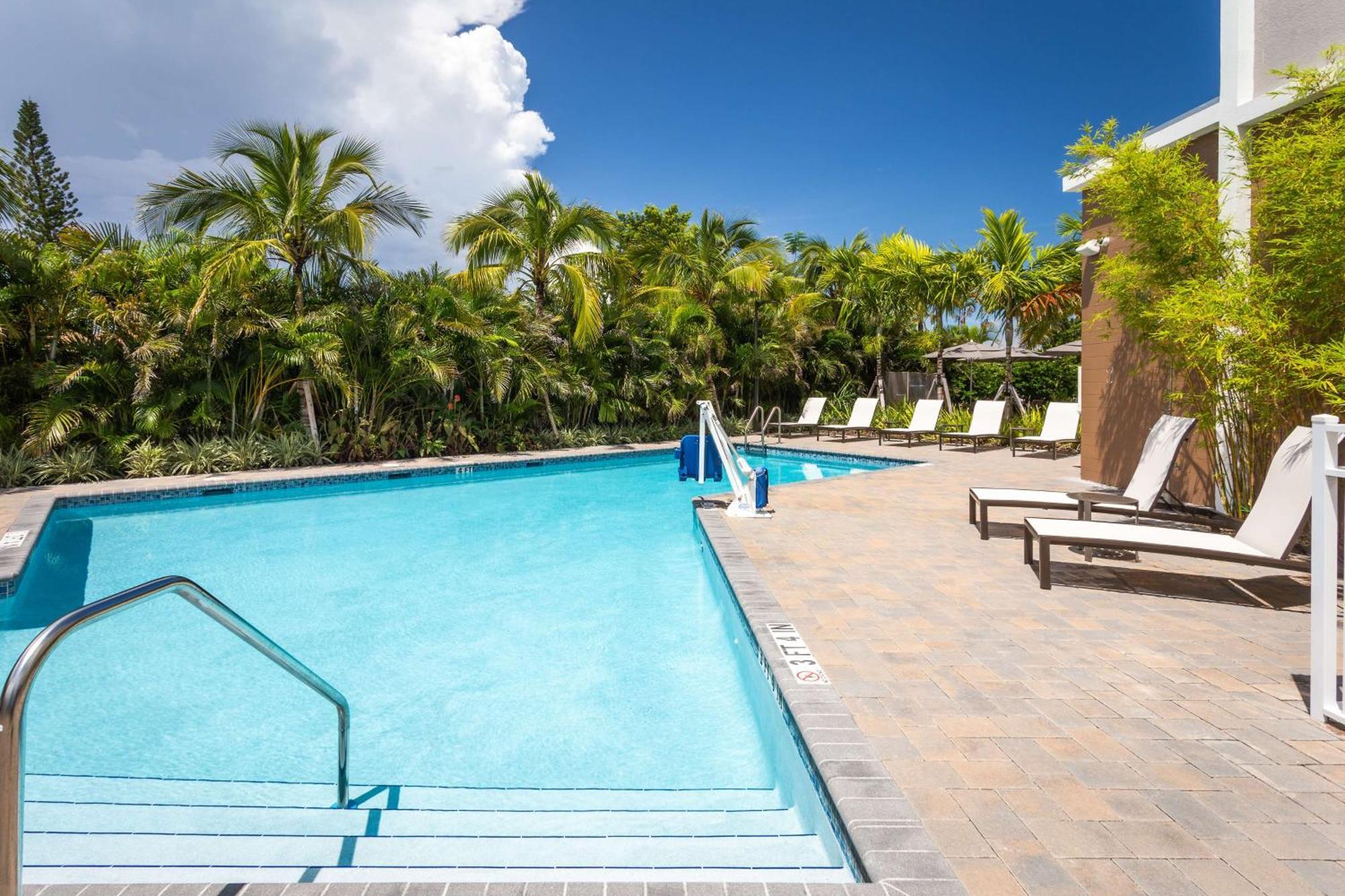 Hilton Garden Inn ホームステッド エクステリア 写真